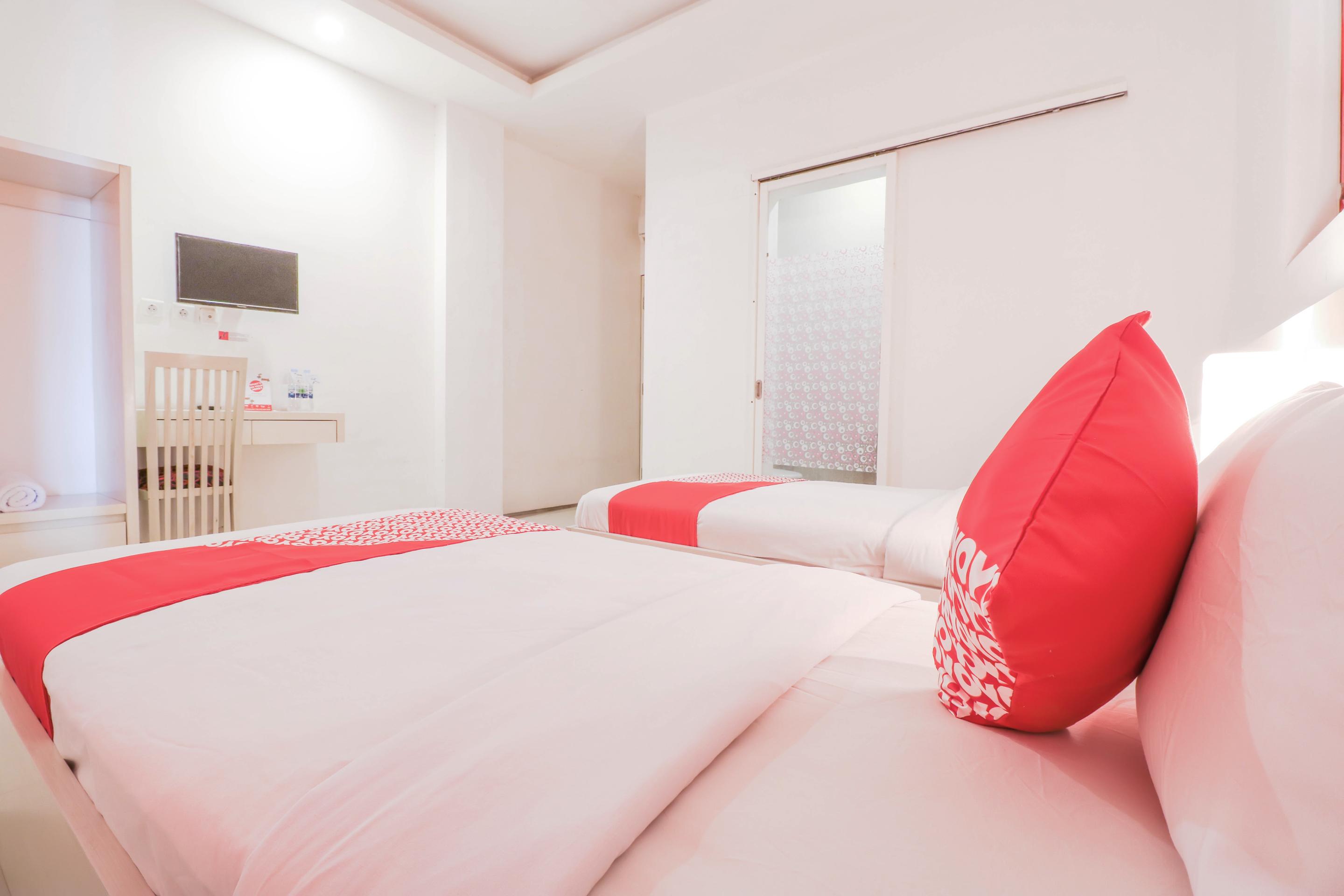 Oyo 1489 Simona Hotel Kerobokan Buitenkant foto
