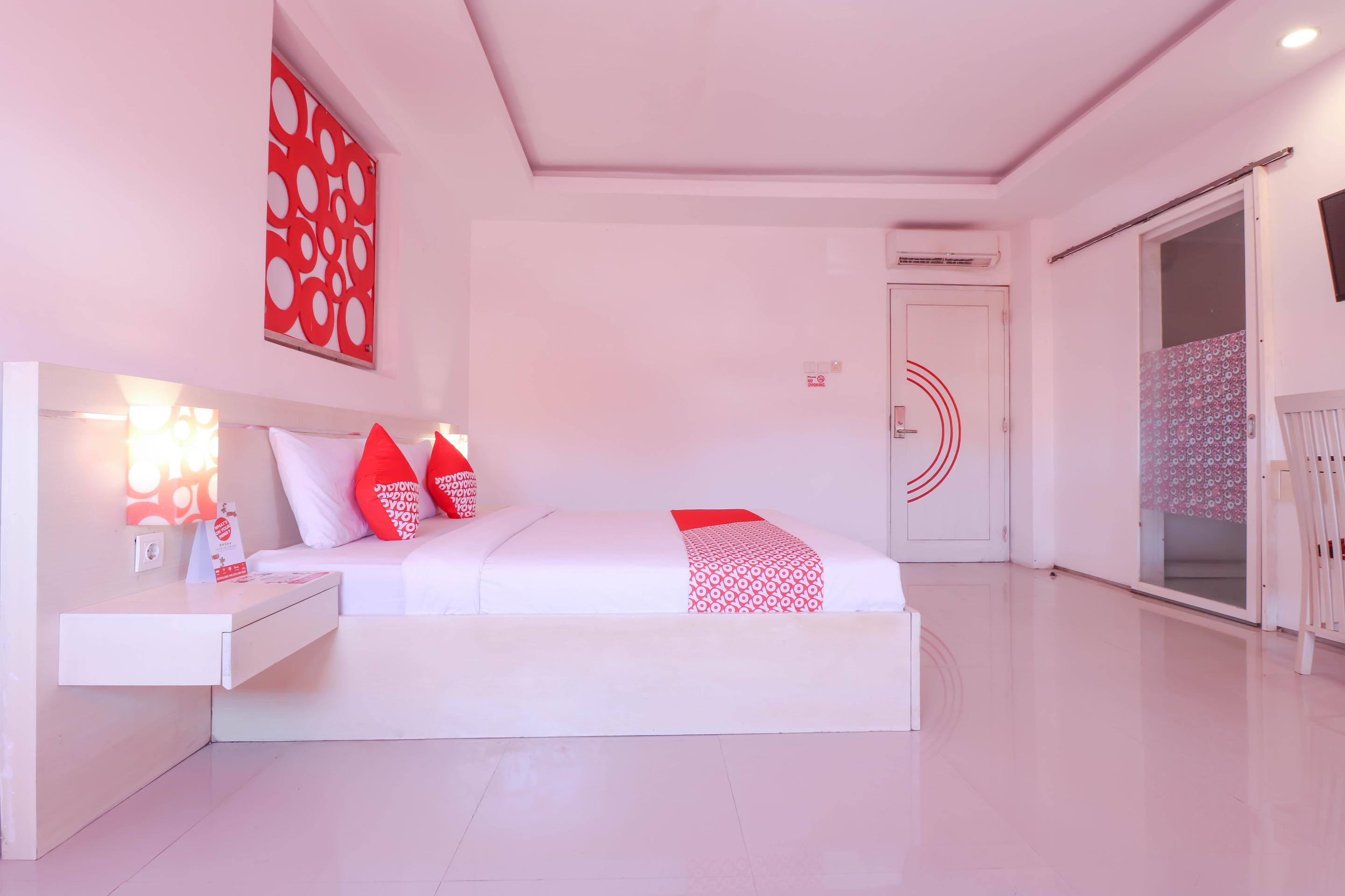 Oyo 1489 Simona Hotel Kerobokan Buitenkant foto