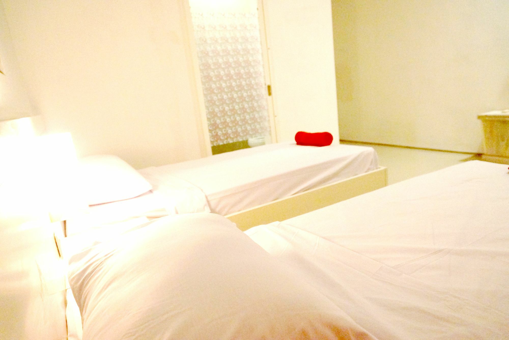 Oyo 1489 Simona Hotel Kerobokan Buitenkant foto