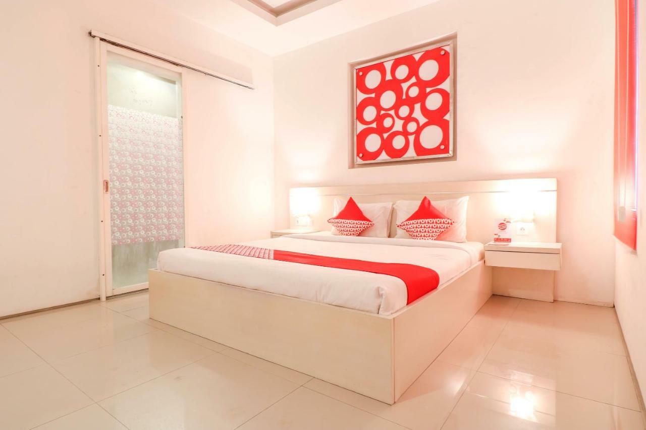 Oyo 1489 Simona Hotel Kerobokan Buitenkant foto