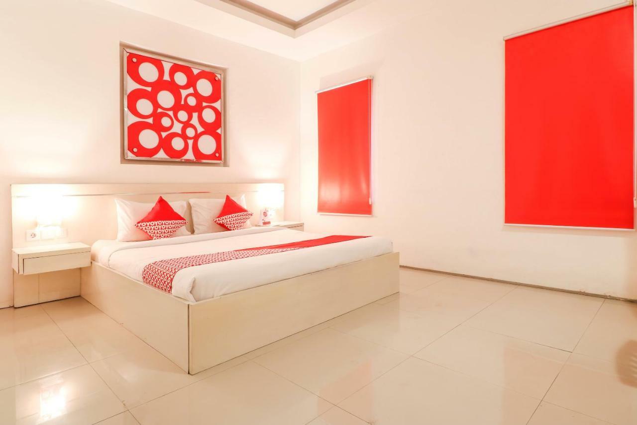 Oyo 1489 Simona Hotel Kerobokan Buitenkant foto