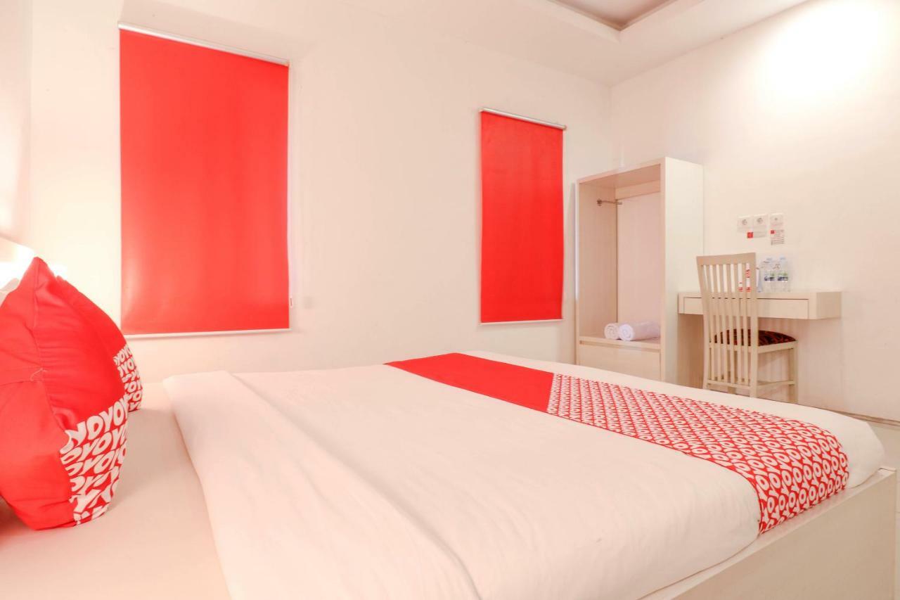 Oyo 1489 Simona Hotel Kerobokan Buitenkant foto