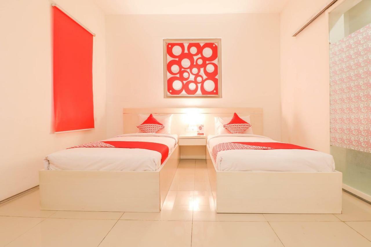 Oyo 1489 Simona Hotel Kerobokan Buitenkant foto